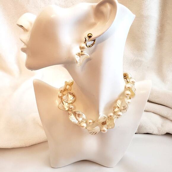 None and/or Unknown Jewelry - Pearl Flower Acrylic Pedal Opera Necklace & Clip Earrings